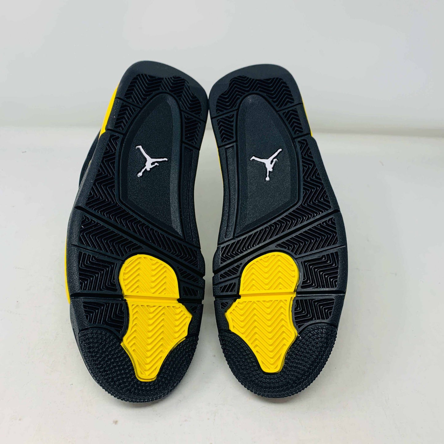 Jordan 4 Thunder (2023)